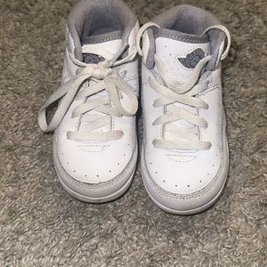 Jordan 2 Retro white/gray